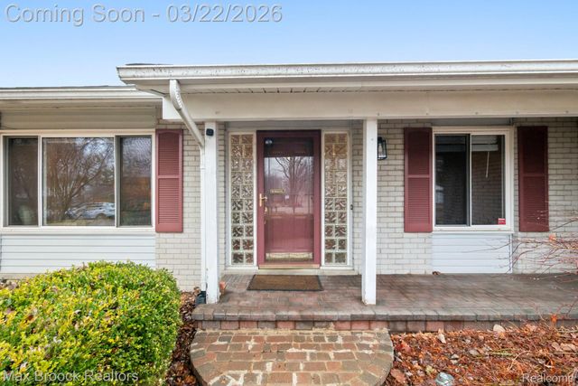 19771 Hickory Leaf Street, Southfield, MI 48076