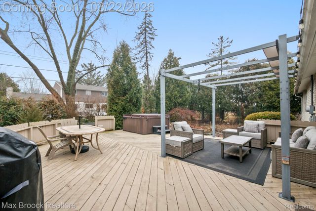 19771 Hickory Leaf Street, Southfield, MI 48076