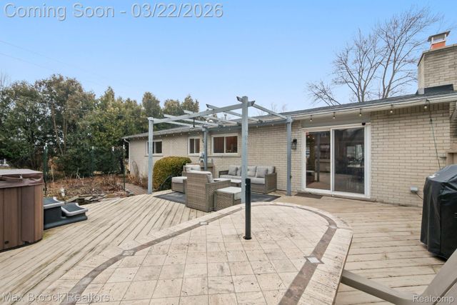 19771 Hickory Leaf Street, Southfield, MI 48076