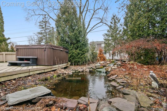 19771 Hickory Leaf Street, Southfield, MI 48076