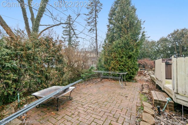 19771 Hickory Leaf Street, Southfield, MI 48076