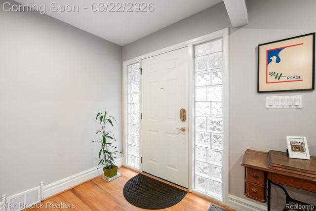 19771 Hickory Leaf Street, Southfield, MI 48076