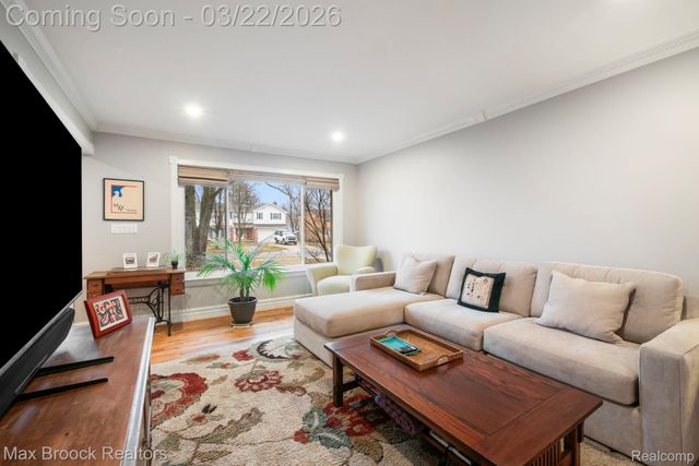 19771 Hickory Leaf Street, Southfield, MI 48076