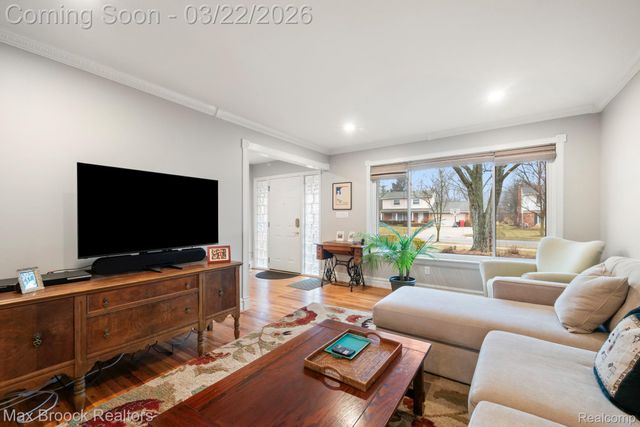 19771 Hickory Leaf Street, Southfield, MI 48076