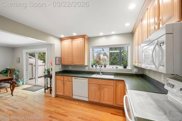 19771 Hickory Leaf Street, Southfield, MI 48076