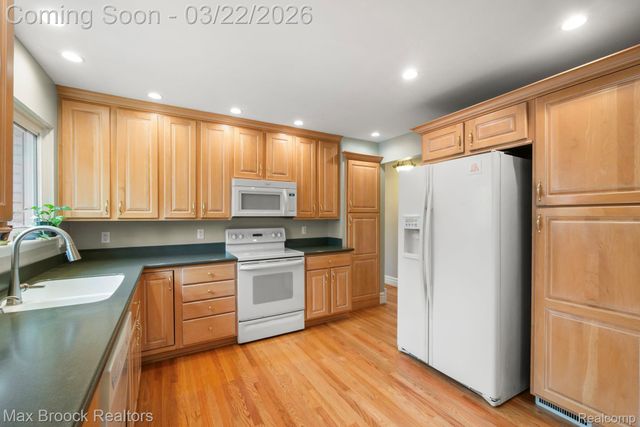 19771 Hickory Leaf Street, Southfield, MI 48076