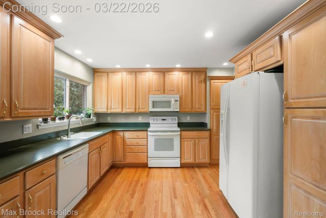 19771 Hickory Leaf Street, Southfield, MI 48076