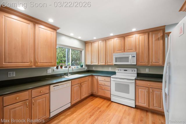 19771 Hickory Leaf Street, Southfield, MI 48076