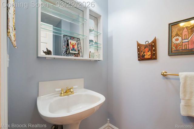 19771 Hickory Leaf Street, Southfield, MI 48076