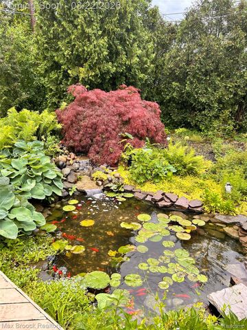 19771 Hickory Leaf Street, Southfield, MI 48076