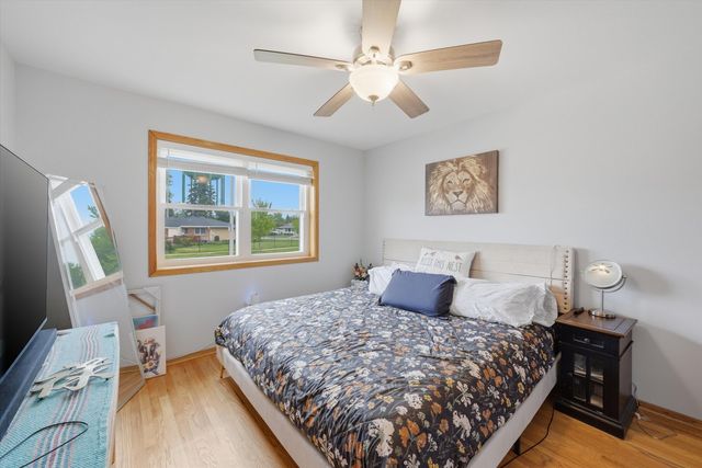 10352 Leslie Lane, Chicago Ridge, IL 60415