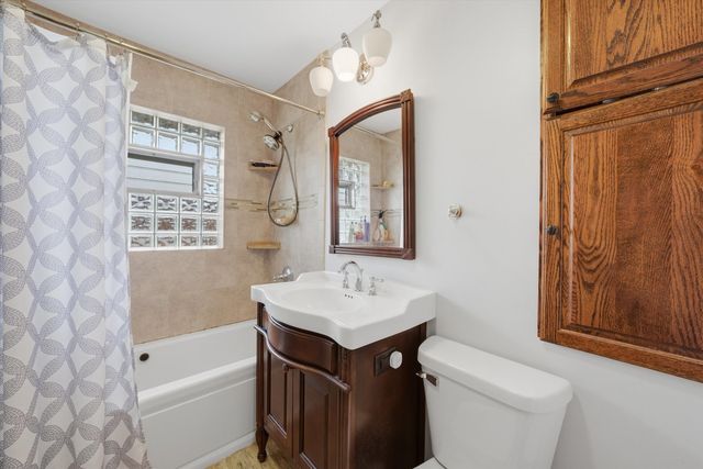 10352 Leslie Lane, Chicago Ridge, IL 60415