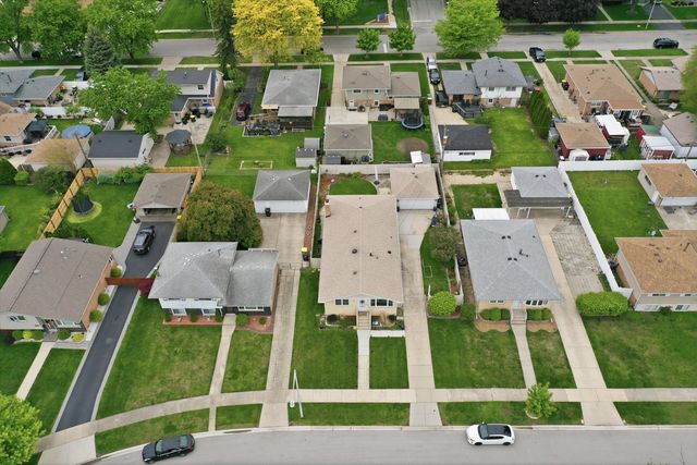 10352 Leslie Lane, Chicago Ridge, IL 60415