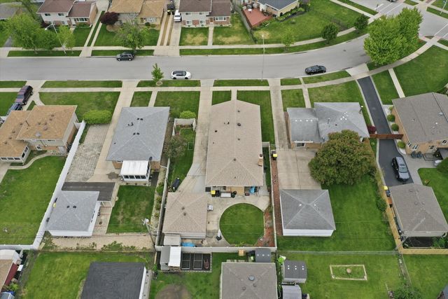 10352 Leslie Lane, Chicago Ridge, IL 60415