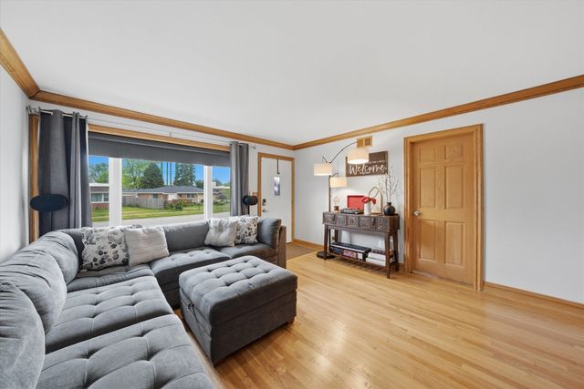 10352 Leslie Lane, Chicago Ridge, IL 60415