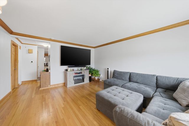 10352 Leslie Lane, Chicago Ridge, IL 60415