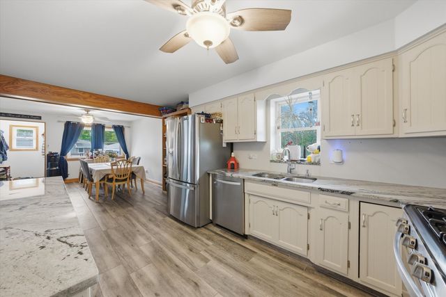 10352 Leslie Lane, Chicago Ridge, IL 60415