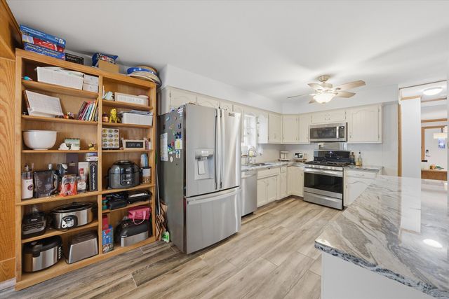 10352 Leslie Lane, Chicago Ridge, IL 60415