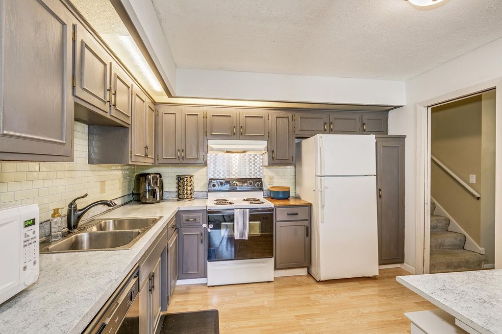 5481 Hyland Courts Drive, Bloomington, MN 55437