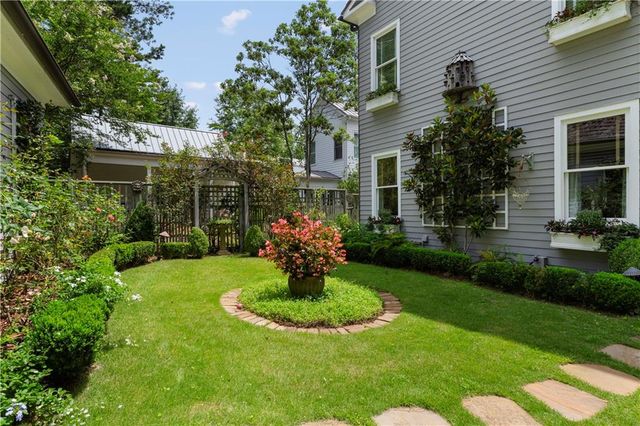 9032 Selborne Lane, Chattahoochee Hills, GA 30268