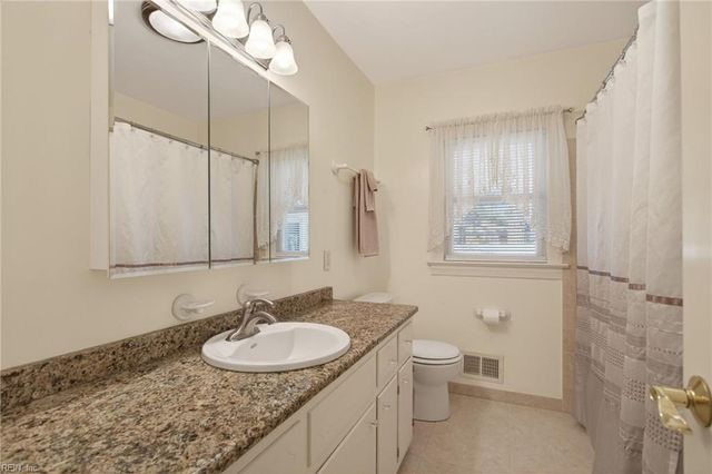 800 Arnold Palmer DR, Portsmouth, VA 23701