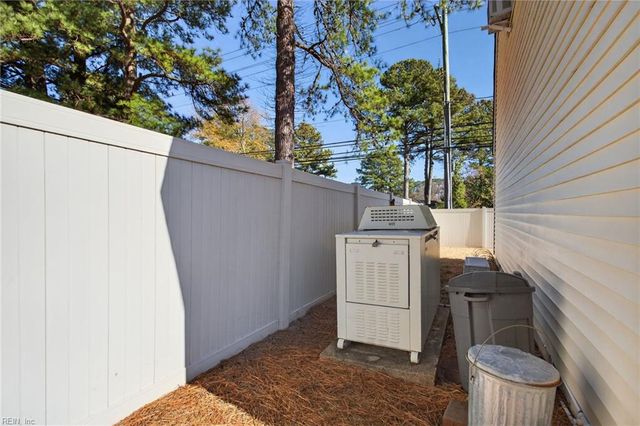 800 Arnold Palmer DR, Portsmouth, VA 23701