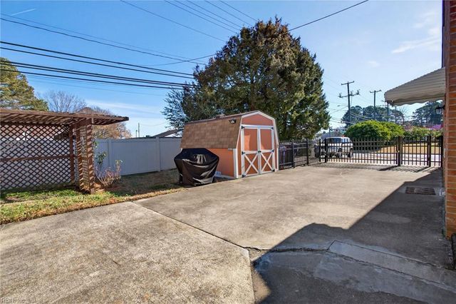 800 Arnold Palmer DR, Portsmouth, VA 23701