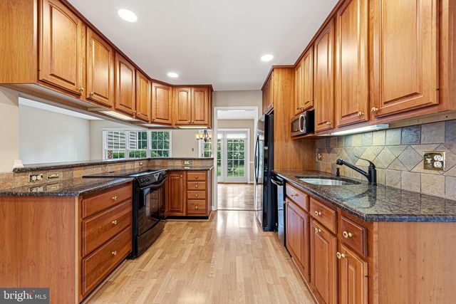 1432 FILENE CT, Vienna, VA 22182
