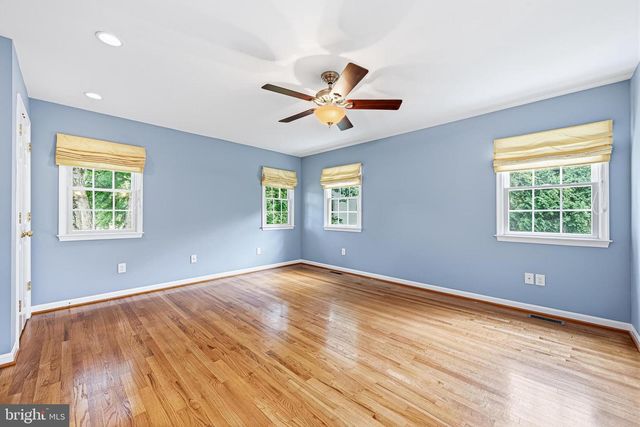 1432 FILENE CT, Vienna, VA 22182