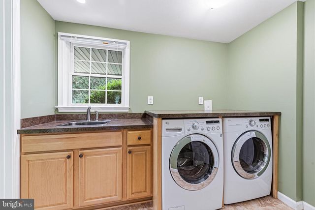 1432 FILENE CT, Vienna, VA 22182