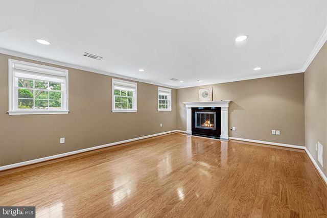 1432 FILENE CT, Vienna, VA 22182