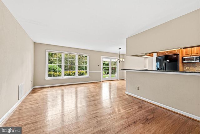 1432 FILENE CT, Vienna, VA 22182