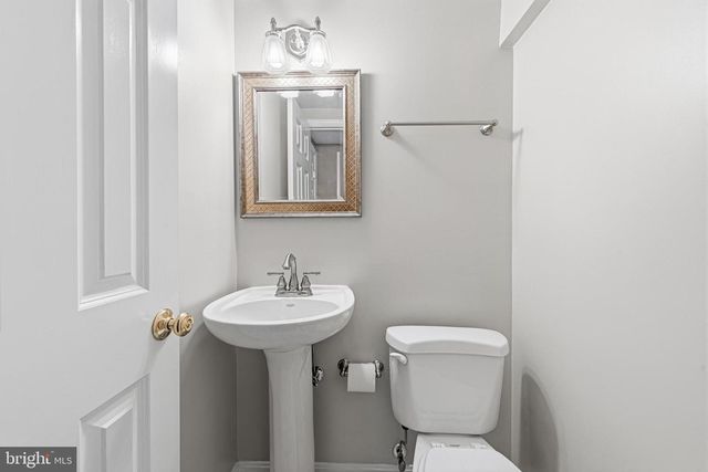 1432 FILENE CT, Vienna, VA 22182