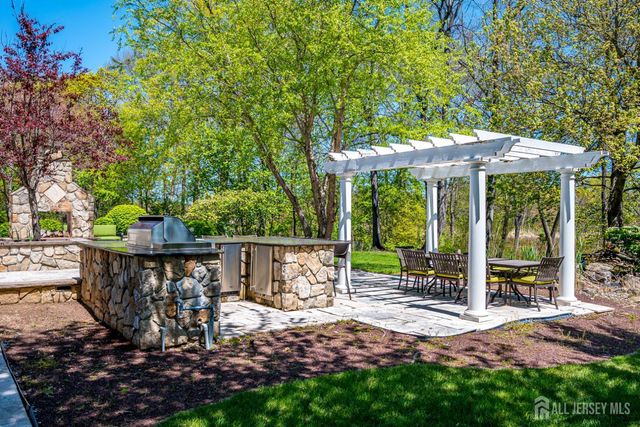 37 Jernee Drive, East Brunswick, NJ 08816