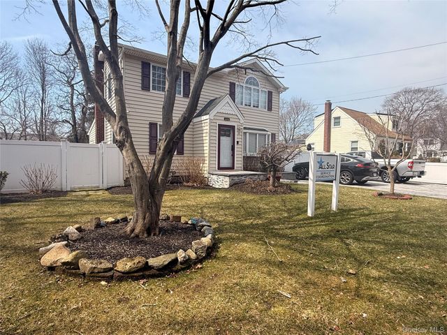 68 Fuller Avenue, Islip, NY 11751