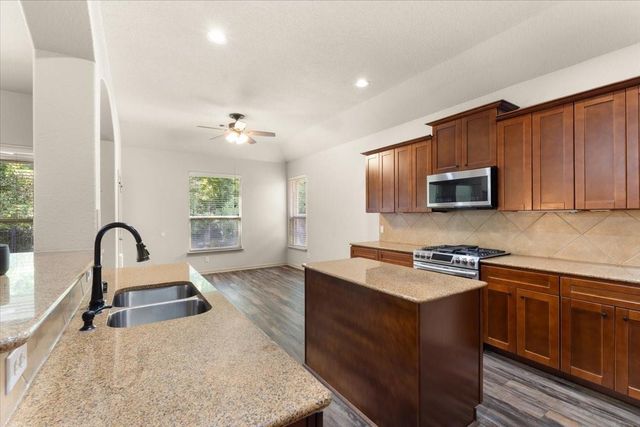 162 W Heritage Mill Circle, Tomball, TX 77375