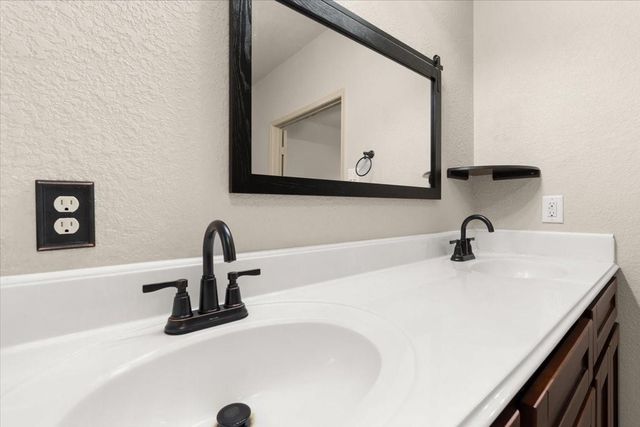 162 W Heritage Mill Circle, Tomball, TX 77375