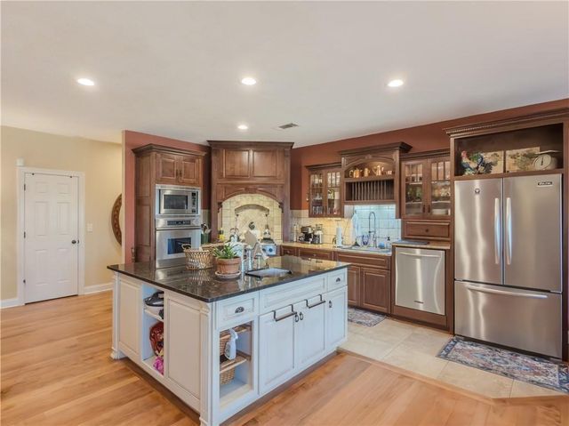 410 Caldwell Lane, Hoschton, GA 30548
