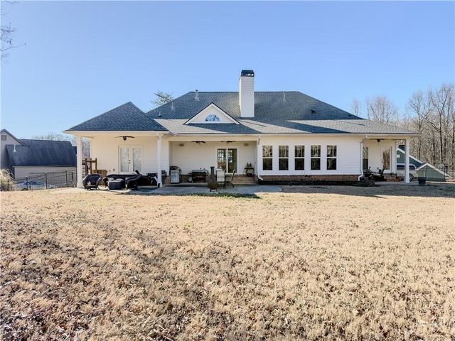 410 Caldwell Lane, Hoschton, GA 30548