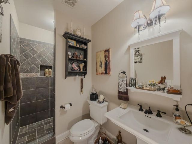 410 Caldwell Lane, Hoschton, GA 30548