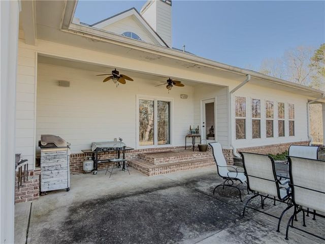 410 Caldwell Lane, Hoschton, GA 30548