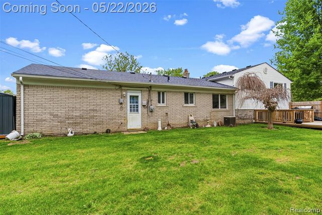 4821 Shelbyshire Drive, Utica, MI 48316