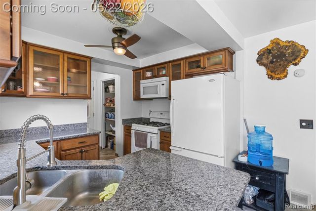 4821 Shelbyshire Drive, Utica, MI 48316