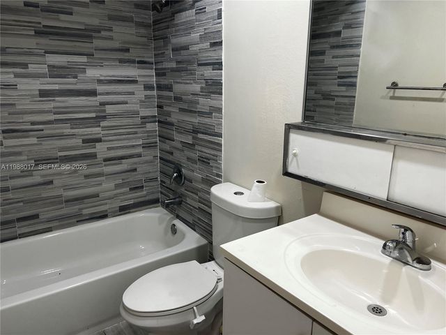 1800 SW 81st Ave 1415, North Lauderdale, FL 33068