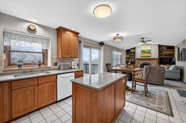 2925 Maple Run Drive, Madison, WI 53719