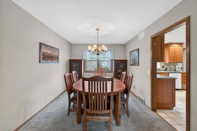 2925 Maple Run Drive, Madison, WI 53719