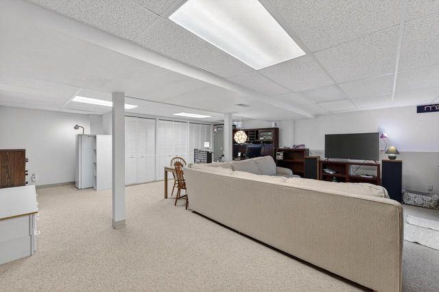 2925 Maple Run Drive, Madison, WI 53719