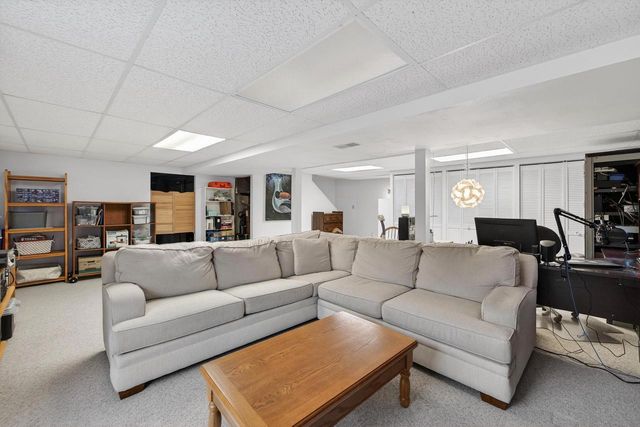 2925 Maple Run Drive, Madison, WI 53719