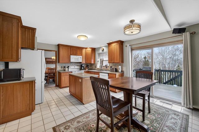 2925 Maple Run Drive, Madison, WI 53719