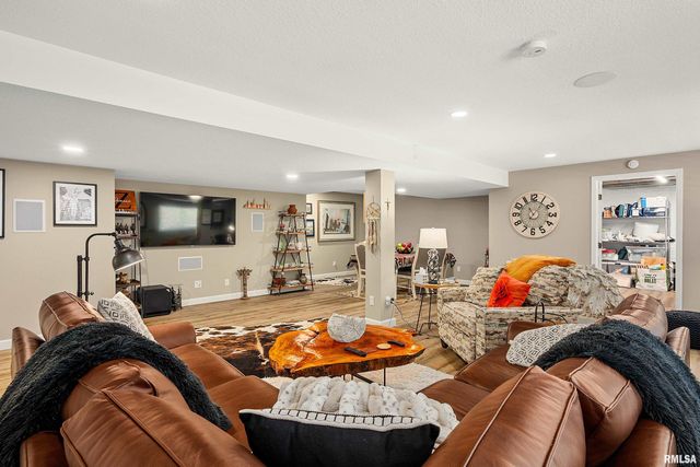 10415 N PHEASANT Lane, Peoria, IL 61615